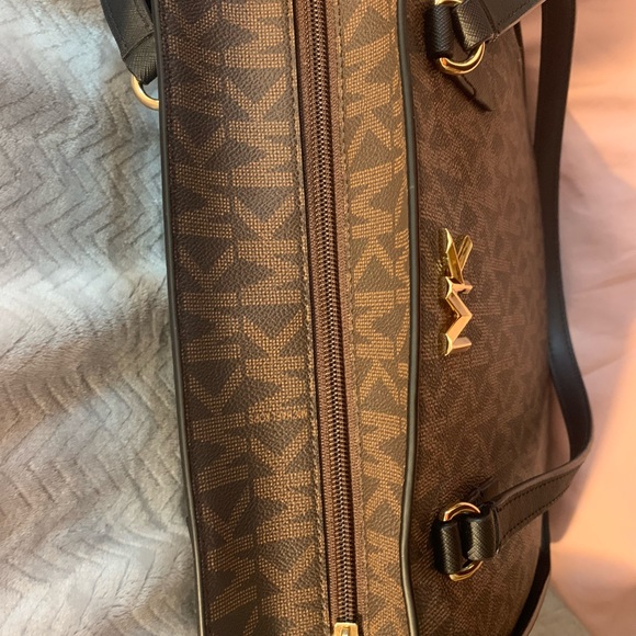 Michael Kors Sylvia Tote Collection - Picture 4 of 12